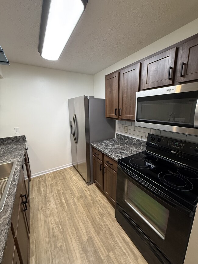 Building Photo - 914 Carom Cir