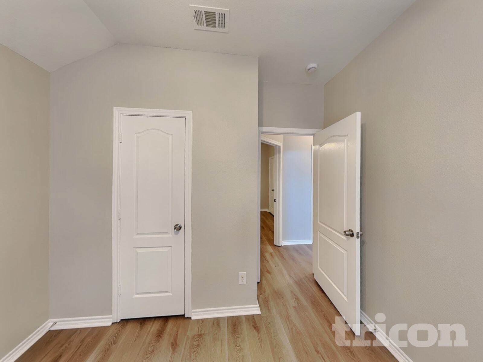 Building Photo - 223 Troy Ln