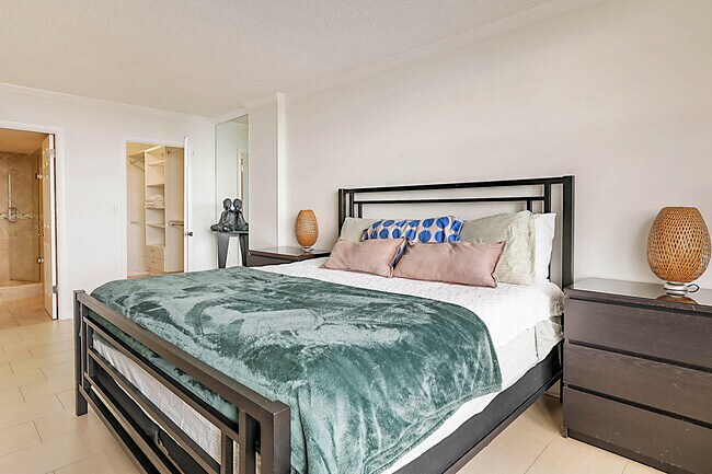 Building Photo - 2121 N Ocean Blvd