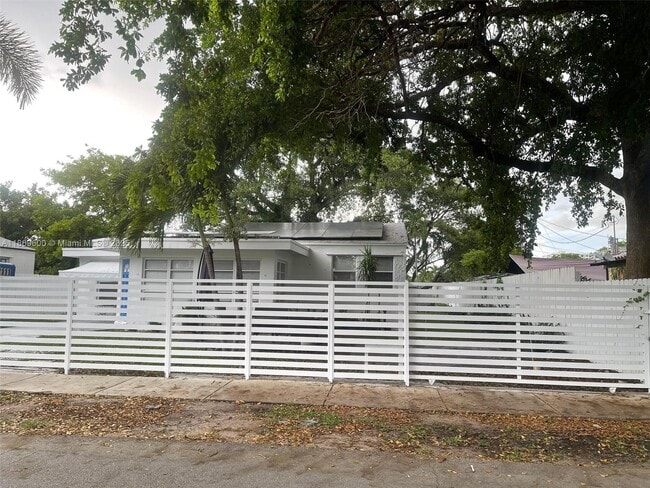 Building Photo - 2111 Adams St
