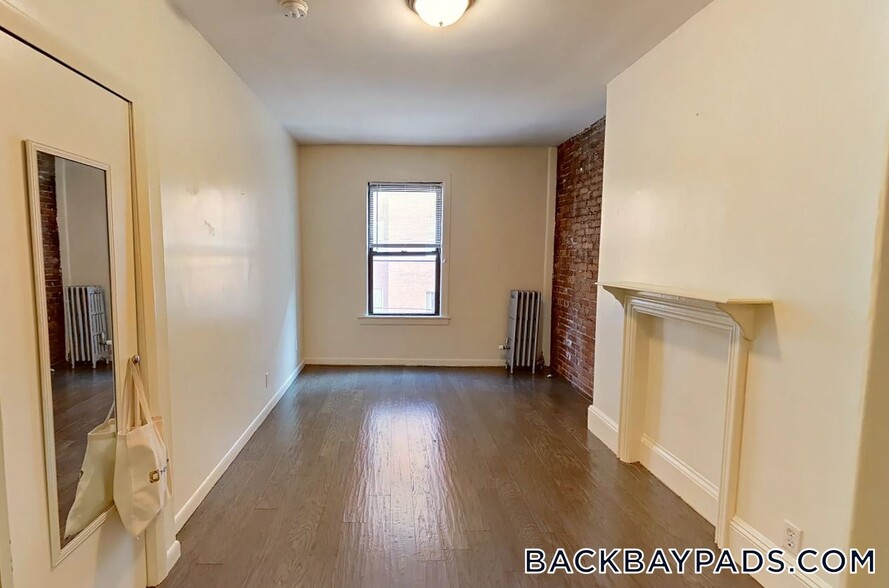 Building Photo - 270 Newbury St