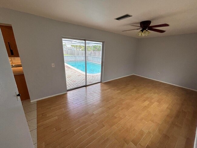 Building Photo - 11421 NW 39th Pl
