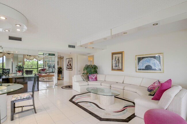 Building Photo - 5279 Fountains Dr S