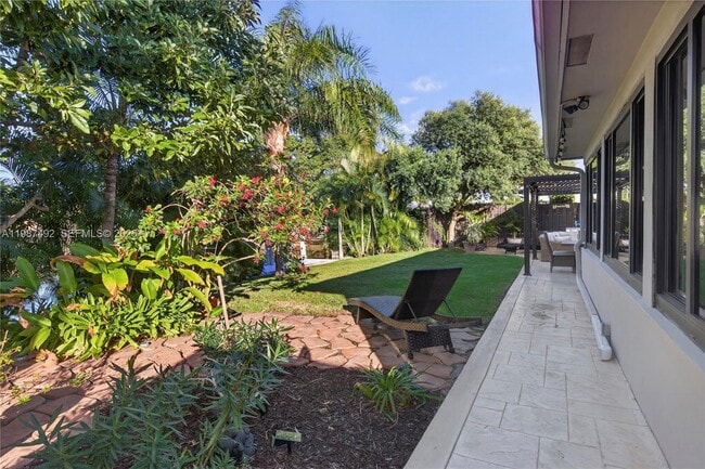 Building Photo - 371 SE 3rd St