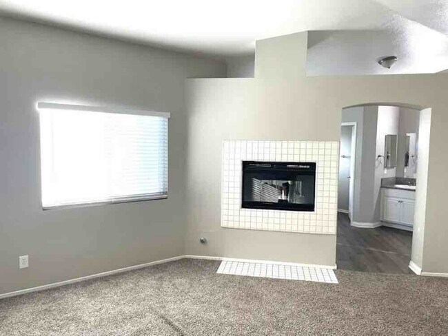 Building Photo - 10270 Hole Ave