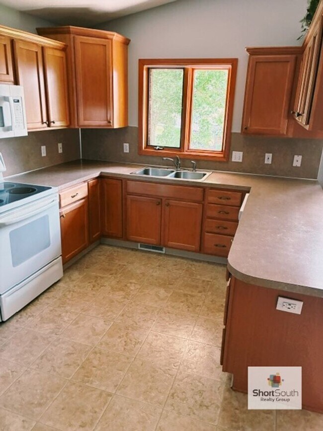 Building Photo - 2146 Creekside Dr SW