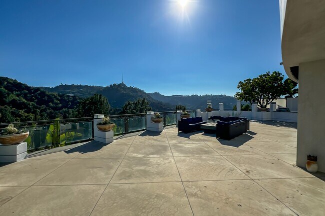 Building Photo - 11470 Dona Evita Dr