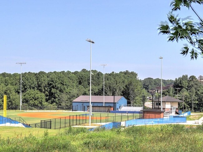 Building Photo - 4512 Woodlawn Lake Dr