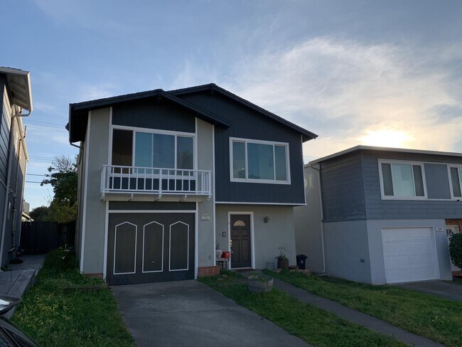Primary Photo - 1315 Skyline Dr