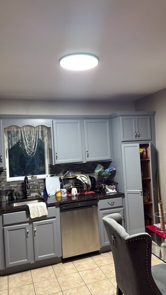 Building Photo - 331 W Englewood Ave