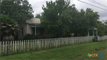 Building Photo - 302 N Burleson St