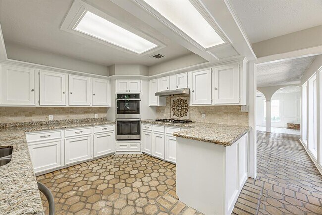 Building Photo - 102 Butlers Ct