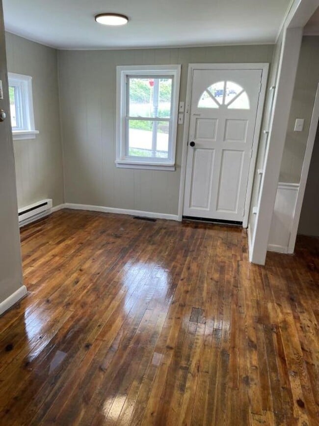 Building Photo - Historic home in WEST PERRY SCHOOL DISTRICT