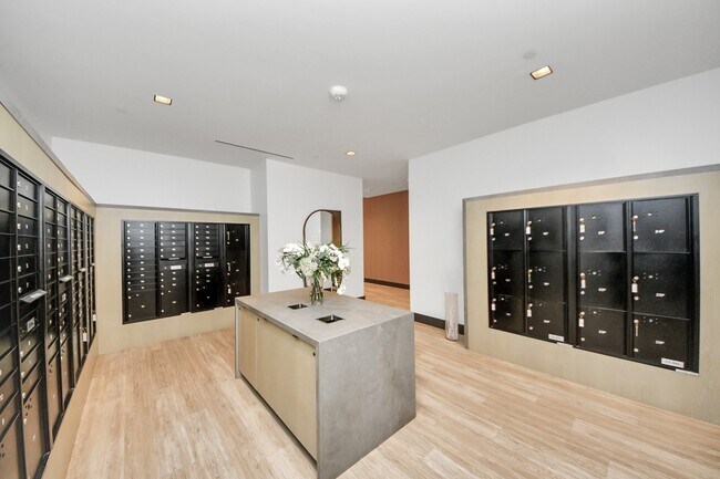 Building Photo - 1711 Allen Pkwy