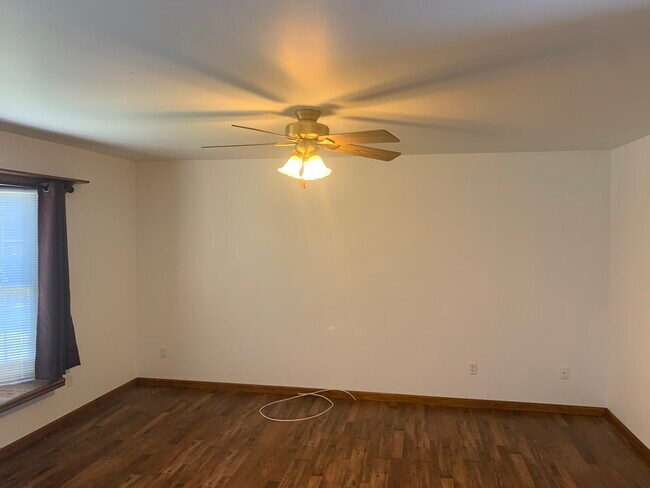 Building Photo - 142 Trillium Dr