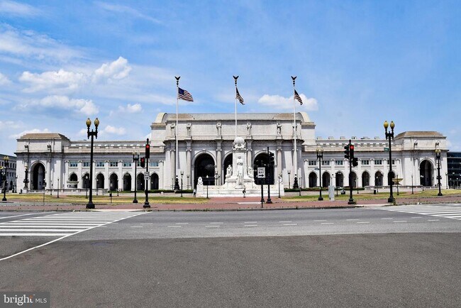 Building Photo - 1016 17th Pl NE