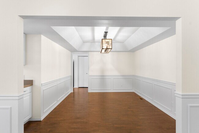 Building Photo - 8290 N Uplands Dr