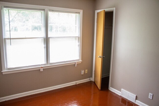 Building Photo - 8907 E 73rd St