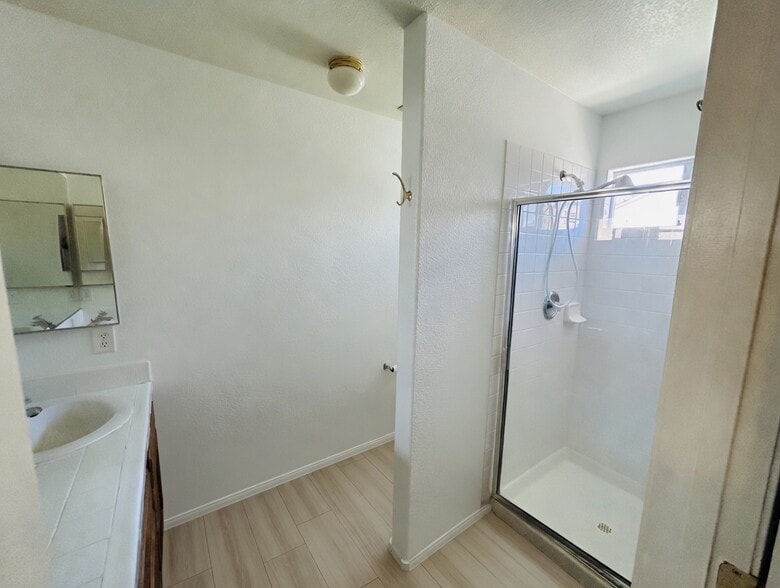 Main Bathroom - 520 Arrowhead Trl
