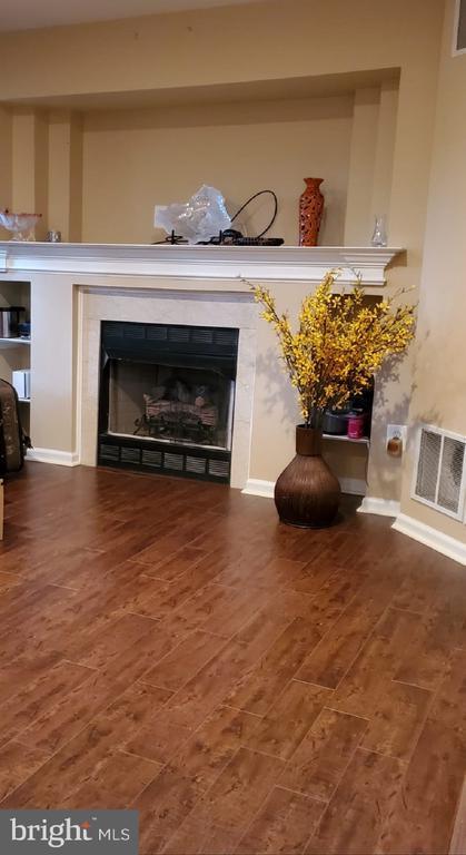 Building Photo - 45515 Cambers Trail Terrace