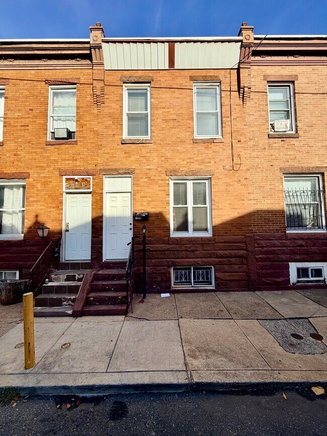 Primary Photo - 1943 E Monmouth St