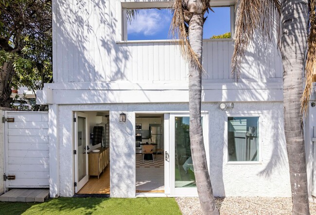 Building Photo - Single Family Home with Coastal Luxury wit...