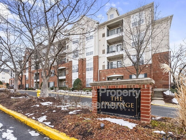 Building Photo - 4852 Eisenhower Ave