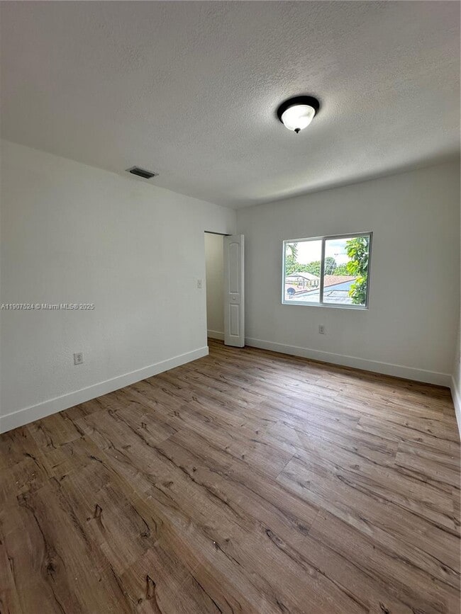 Building Photo - 3123 NW 22nd Ct