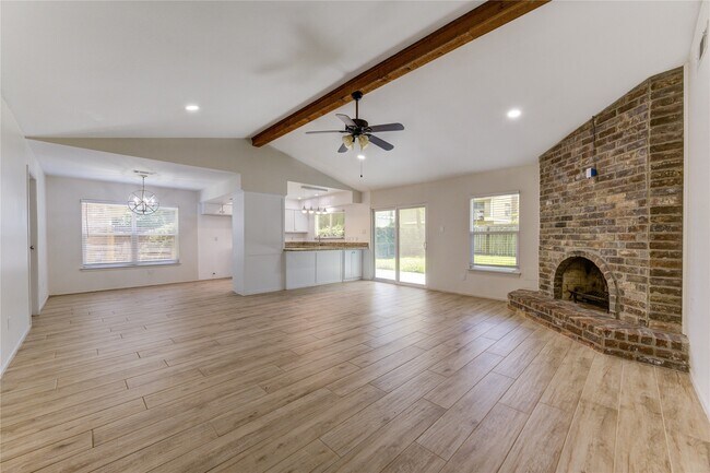 Building Photo - 2114 River Village Dr