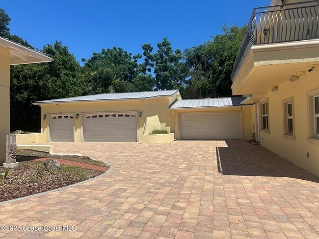 Building Photo - 1613 Indian River Dr