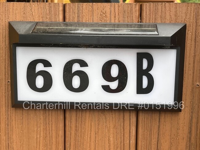 Building Photo - Granny unit- spacious, gorgeous - NWSR!