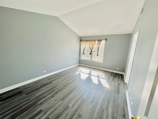 Building Photo - 925 Sheridan Cir
