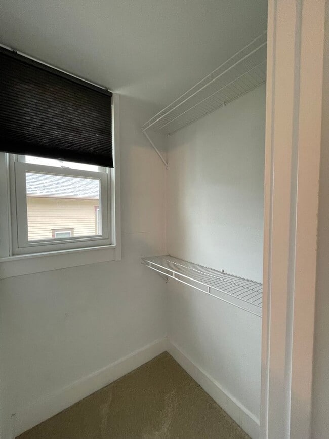 Building Photo - 2 Bedroom Near ESU!