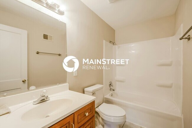 Building Photo - 3 Bedroom Pet-Friendly Home in St. Louis, MO with Main Street Renewal