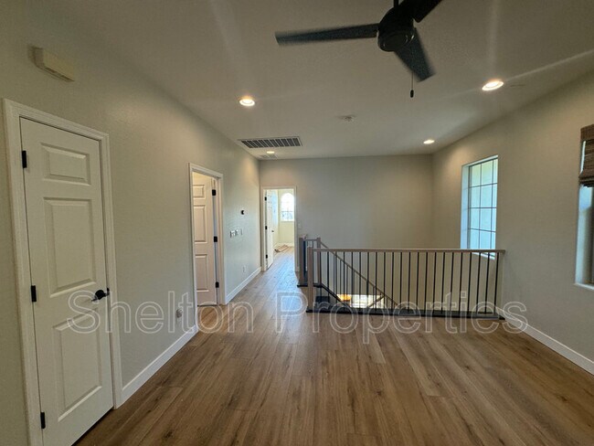 Building Photo - 20900 W Hamilton St