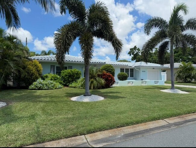 Building Photo - 2315 Sunrise Dr SE