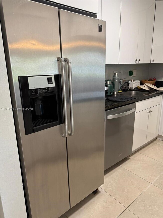 Building Photo - 3582 NE 171 St