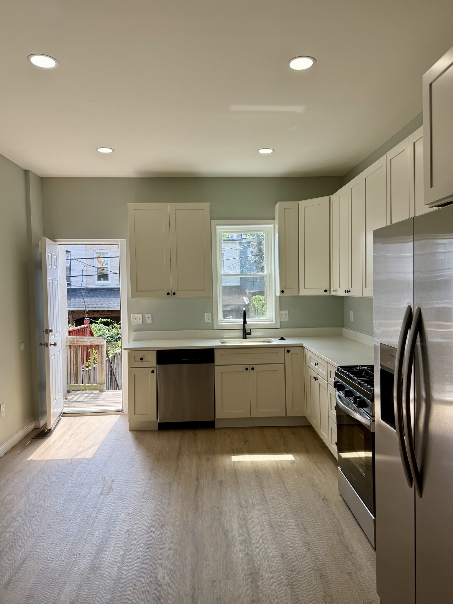 Building Photo - 303 Whitridge Ave