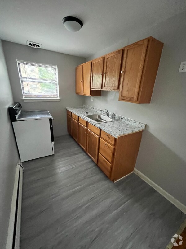 Building Photo - 137 Evergreen Ave