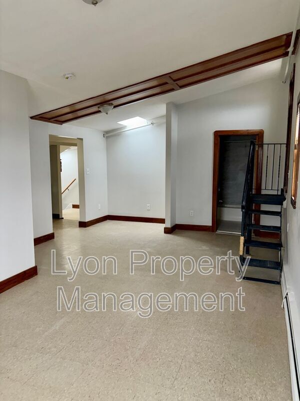 Building Photo - 262 Illinois St