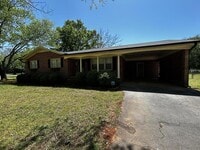 Building Photo - 418 Bishops Branch Rd