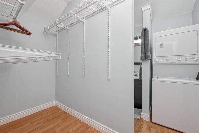 Building Photo - 1352 Dorothy St
