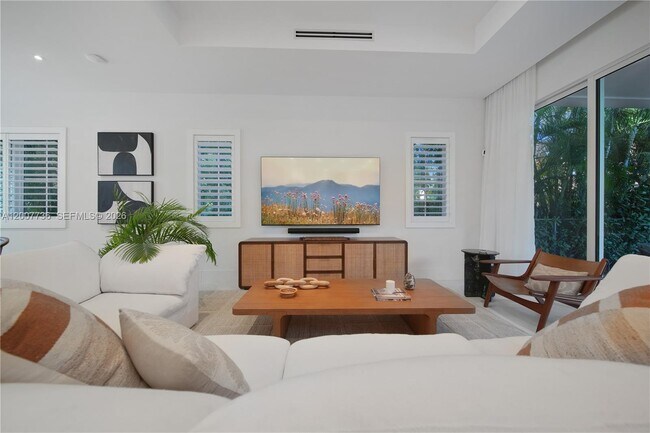 Building Photo - 6901 Veronese St