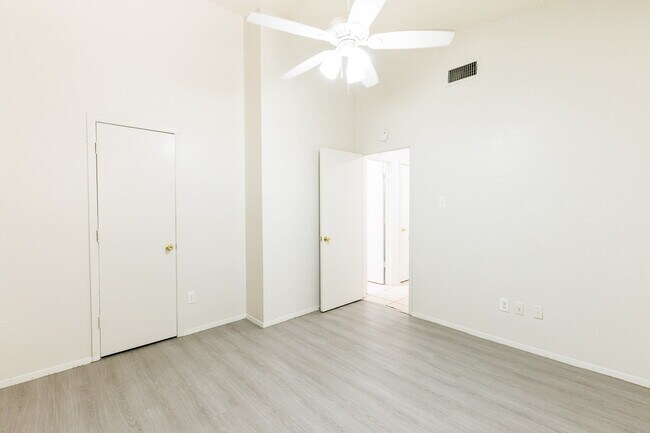 Building Photo - Whisperwood Duplex