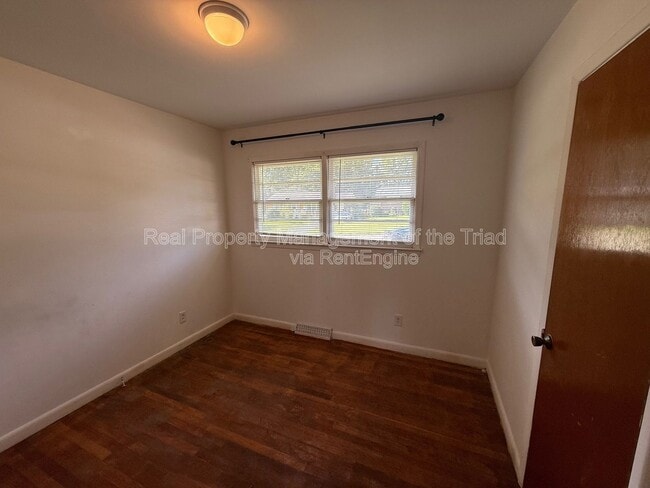 Building Photo - 710 Savannah St