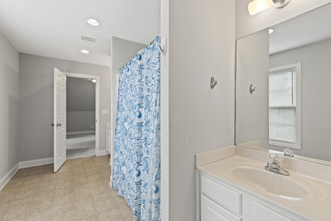Building Photo - 2505 Eastway Dr