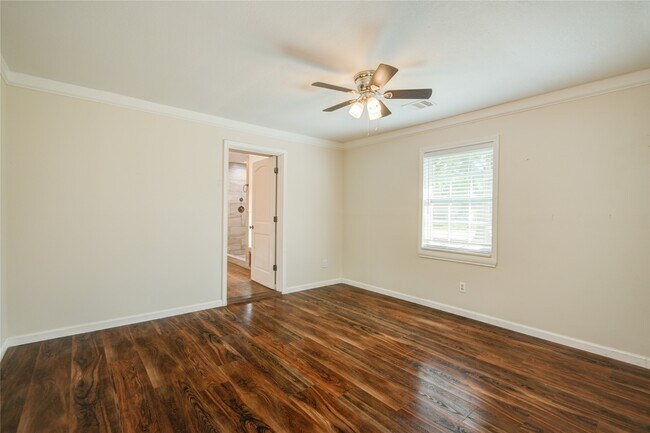 Building Photo - 25203 Lakeview Rd
