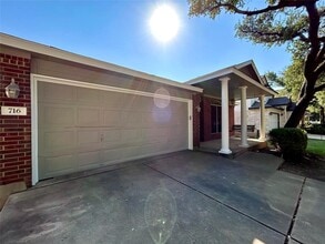 Building Photo - 716 Leann Ln