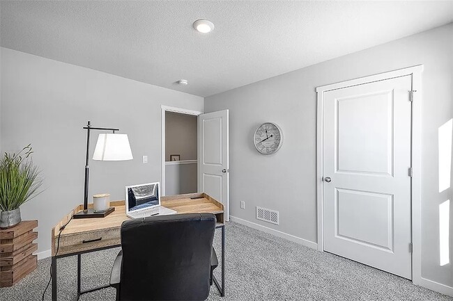 Building Photo - 322 Juniper Dr