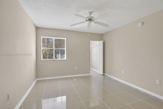 Building Photo - 2496 Centergate Dr